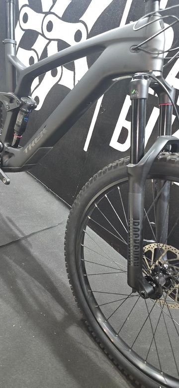 Trek Fuel EXe 9.5 2023 2023 Mountainbike usato, Nero — immagine 9 di 13