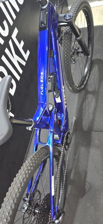 Trek Fuel EXe 9.5 2023 2023 Mountainbike usato, Nero — immagine 5 di 13