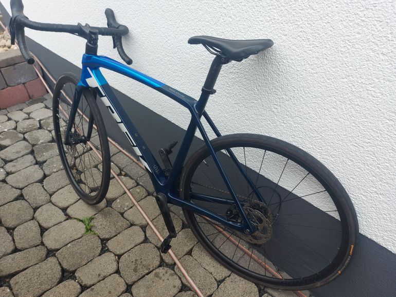 Used Trek Émonda SL 5 Disc 2022 2022 Road & Gravel, Black — image 1 of 14