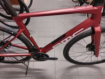 Used BMC Roadmachine 01 THREE 2024 2024 Road & Gravel, Red — image 2 of 3