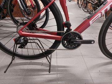 Used BMC Roadmachine 01 THREE 2024 2024 Road & Gravel, Red — image 3 of 3