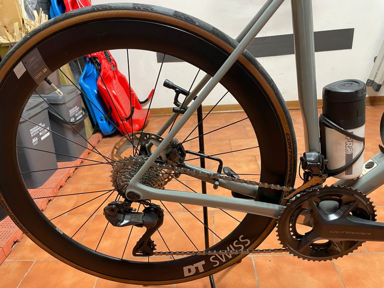 Used Canyon Ultimate Shimano Ultegra Di2 2022 Road & Gravel, Light Gray — image 2 of 3