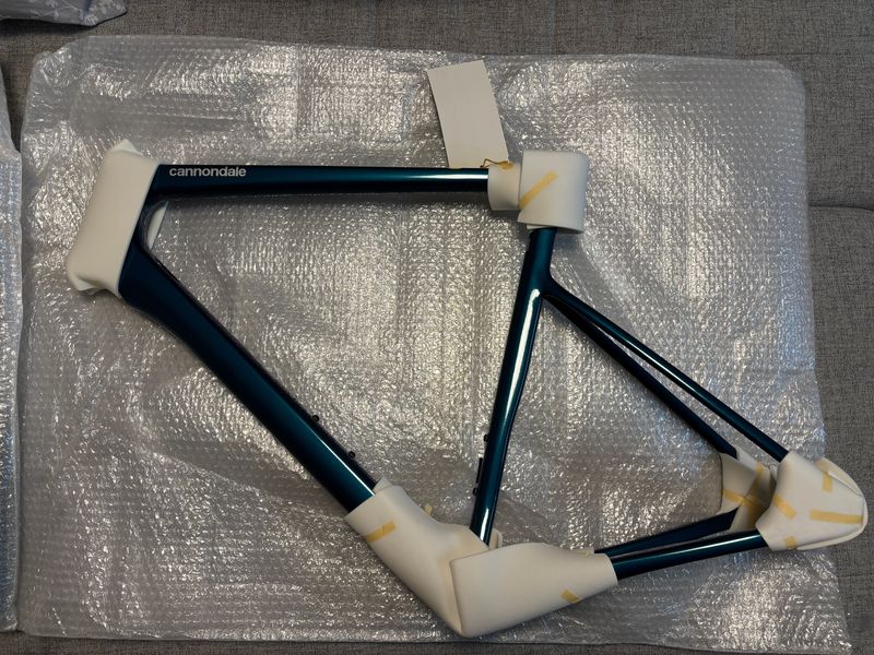 Použité Cannondale SuperSix EVO Hi-Mod Frameset 2022 Road & Gravel — obrázek 2 z 6