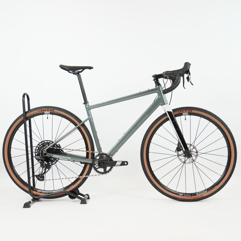 Used BMC AL One Metallic Grey Green 2024 2024 Road & Gravel, Hellgrau — image 1 of 6