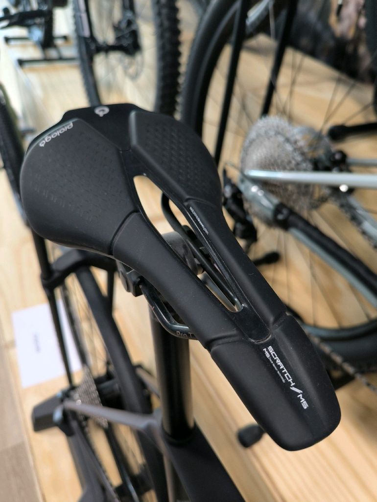 Orbea ORCA M30i 2024 2024 Road & Gravel usato, Nero — immagine 10 di 12