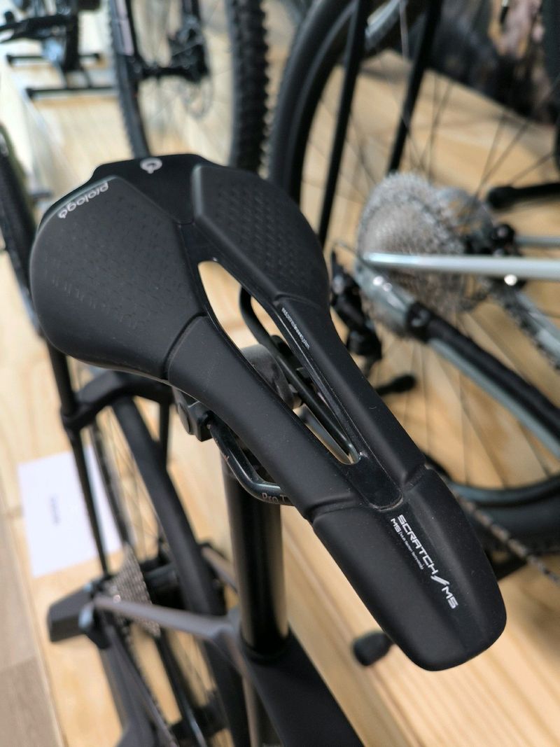 Used Orbea ORCA M30i 2024 2024 Road & Gravel, Black — image 10 of 12