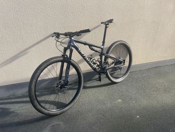 Used Specialized Epic Comp 2022 2022 Mountainbike — image 1 of 3