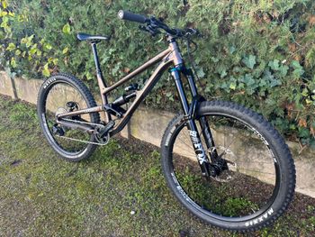 Použité Commencal CLASH ESSENTIAL 2023 2023 Mountainbike — obrázek 3 z 17