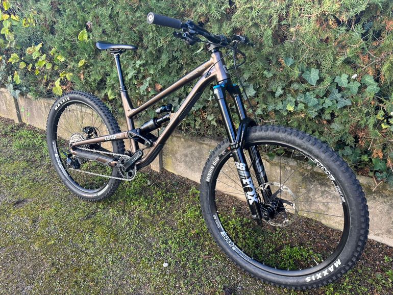 Použité Commencal CLASH ESSENTIAL 2023 2023 Mountainbike — obrázek 3 z 17