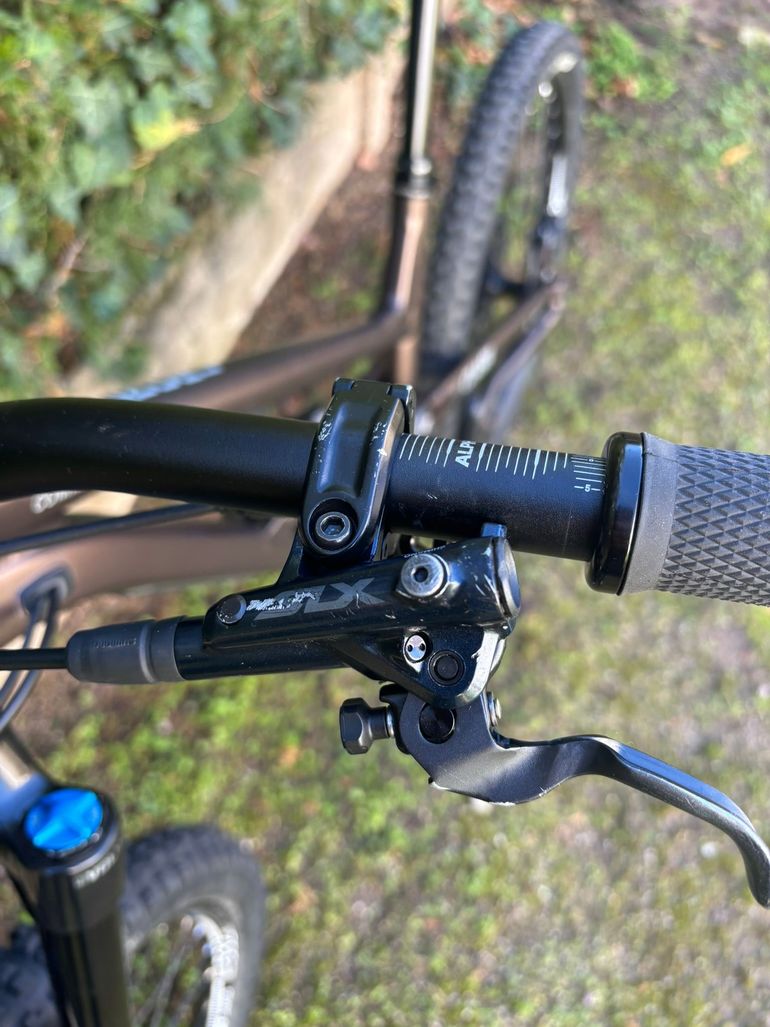 Použité Commencal CLASH ESSENTIAL 2023 2023 Mountainbike — obrázek 8 z 17