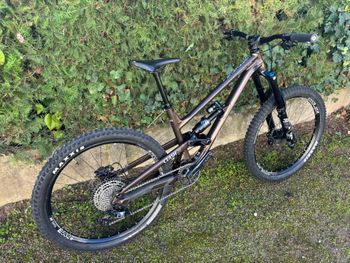 Použité Commencal CLASH ESSENTIAL 2023 2023 Mountainbike — obrázek 2 z 17