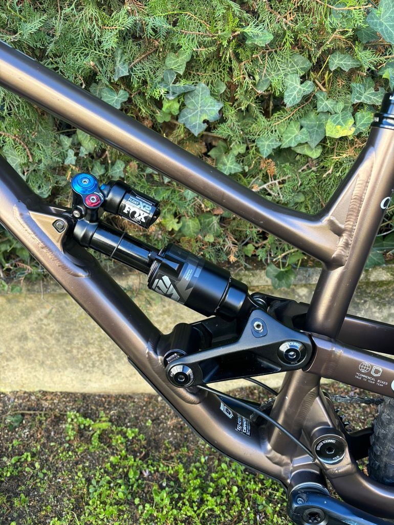 Použité Commencal CLASH ESSENTIAL 2023 2023 Mountainbike — obrázek 7 z 17