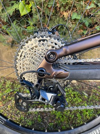 Použité Commencal CLASH ESSENTIAL 2023 2023 Mountainbike — obrázek 10 z 17