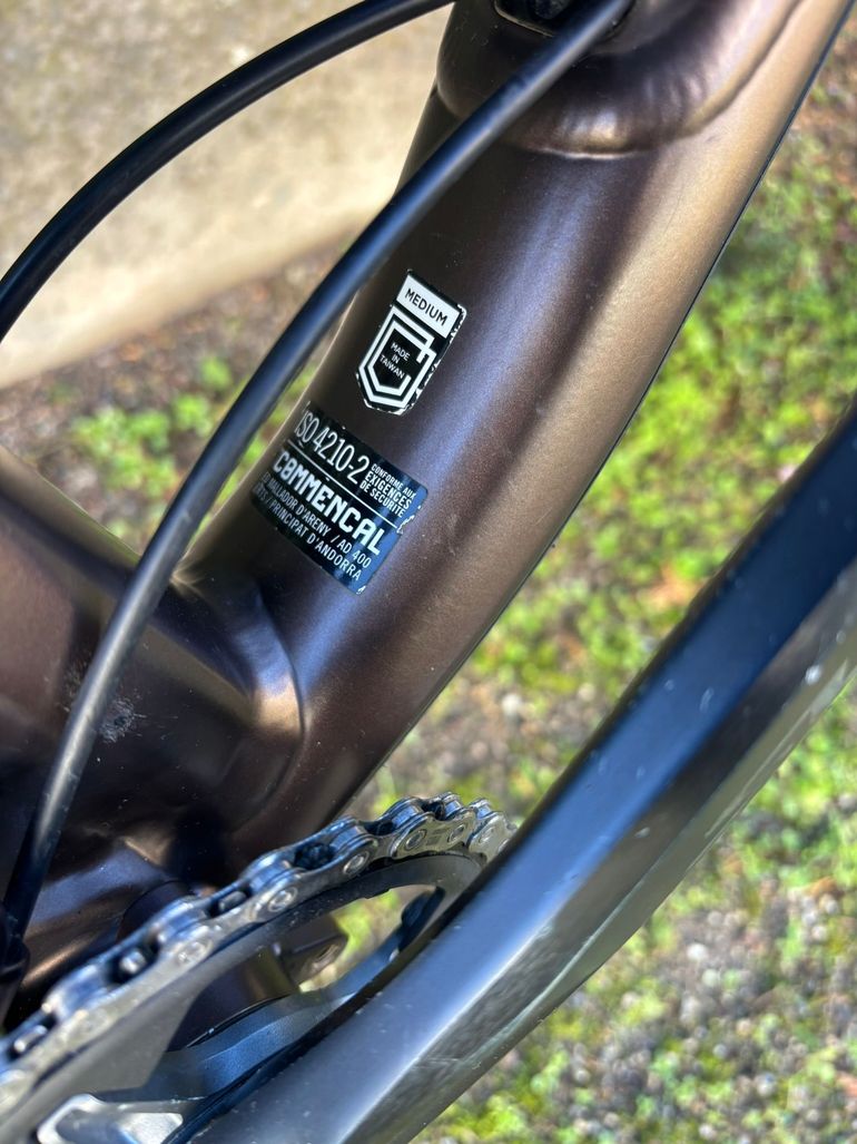 Použité Commencal CLASH ESSENTIAL 2023 2023 Mountainbike — obrázek 15 z 17