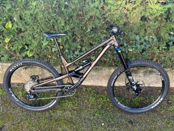 Použité Commencal CLASH ESSENTIAL 2023 2023 Mountainbike — obrázek 1 z 17