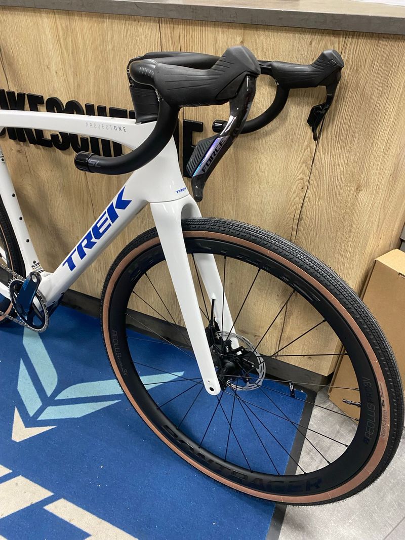 Trek Checkmate SRAM Force eTap AXS 2026 Road & Gravel d'occasion — image 6 sur 7