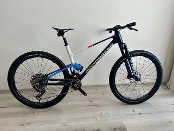 Used Mondraker F-PODIUM UNLIMITED FLIGHT ATTENDANT 2024 2024 Mountainbike, White, 29 — image 1 of 8