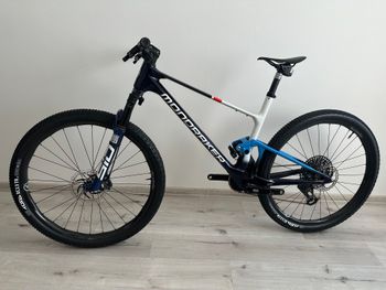Used Mondraker F-PODIUM UNLIMITED FLIGHT ATTENDANT 2024 2024 Mountainbike, White, 29 — image 2 of 8