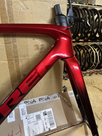 Trek Émonda SLR 7 2024 Frameset 2024 Road & Gravel usato, Rosso — immagine 3 di 4