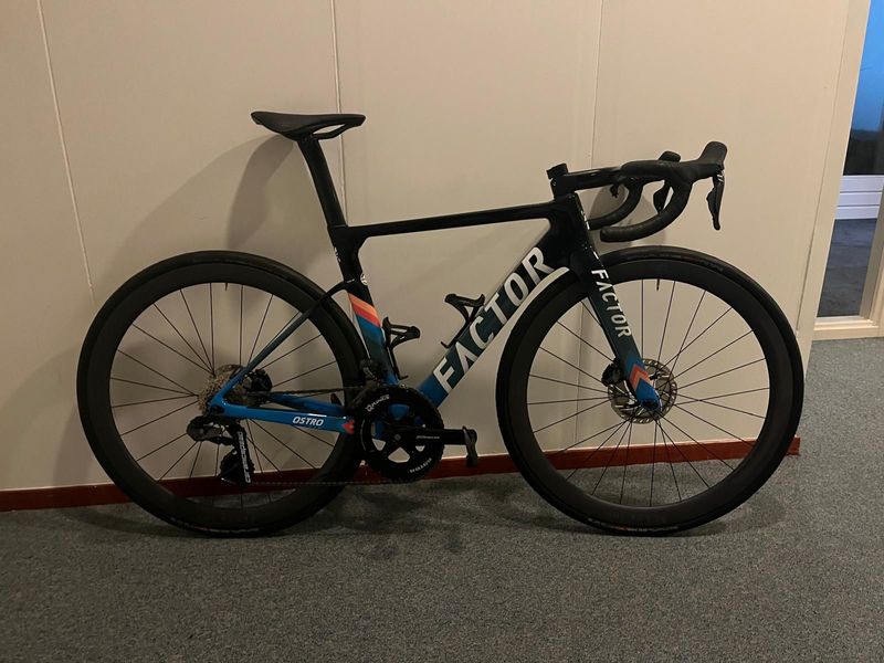 Tweedehands Factor OSTRO VAM Shimano Ultegra Di2 8170 2023 2023 Road & Gravel