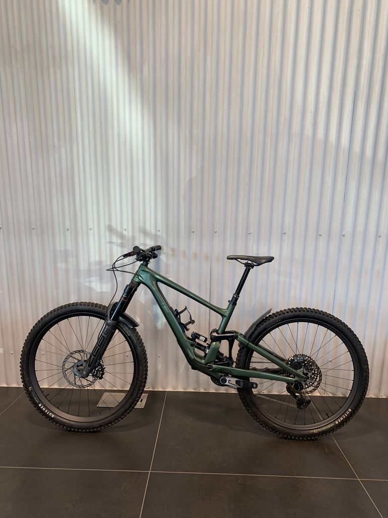 Used Specialized Enduro 2025 Mountainbike, Green — image 8 of 10