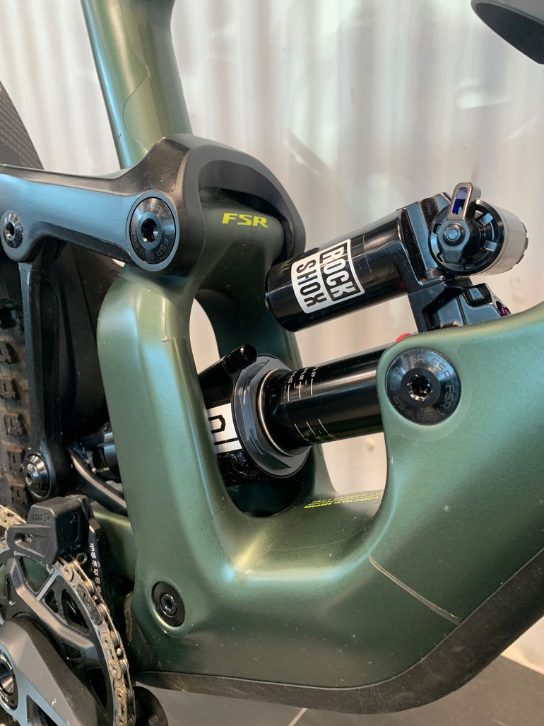 Used Specialized Enduro 2025 Mountainbike, Green — image 2 of 10