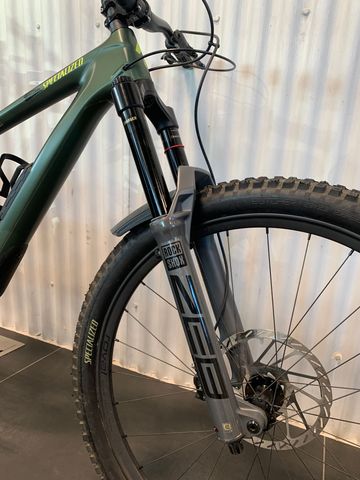 Used Specialized Enduro 2025 Mountainbike, Green — image 7 of 10