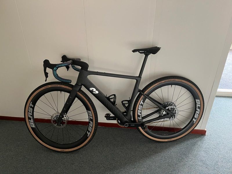 3T EXTREMA ITALIA SRAM Red eTap AXS 2024 Road & Gravel usato, Nero — immagine 3 di 6