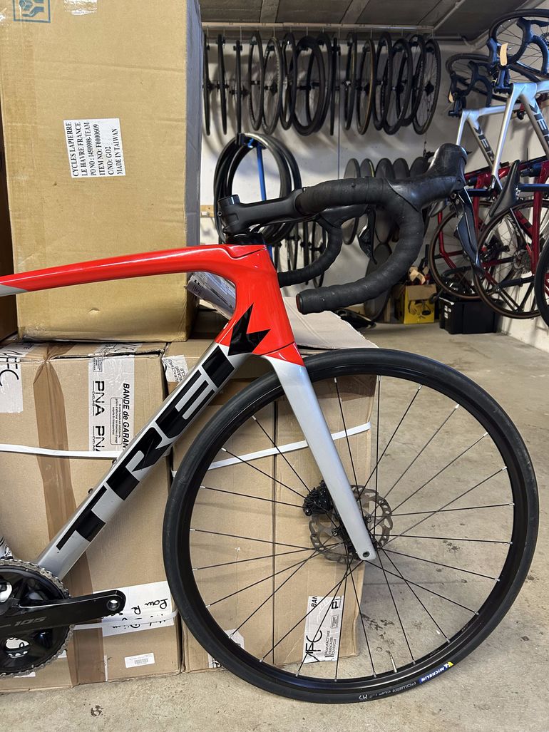Used Trek Émonda SL 6 Disc Pro 2021 2021 Road & Gravel, Light Gray — image 3 of 5