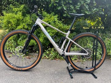 Used BMC Fourstroke 01 LT TWO 2022 2022 Mountainbike, Light Gray, 29 — image 2 of 8