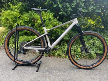Used BMC Fourstroke 01 LT TWO 2022 2022 Mountainbike, Light Gray, 29 — image 1 of 8