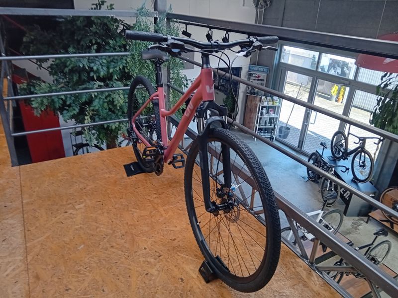 Used Liv ROVE 2025 Mountainbike, Red — image 5 of 5