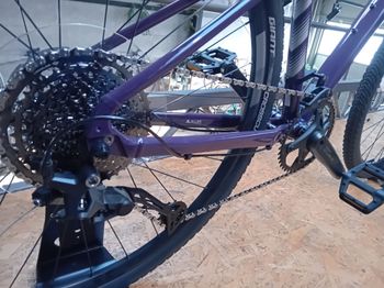 Used Liv Rove 1 2025 Mountainbike, Rot — image 2 of 5