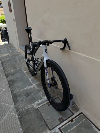 Used Scott Addict Shimano Dura Ace Di2 2025 Road & Gravel, White — image 8 of 14