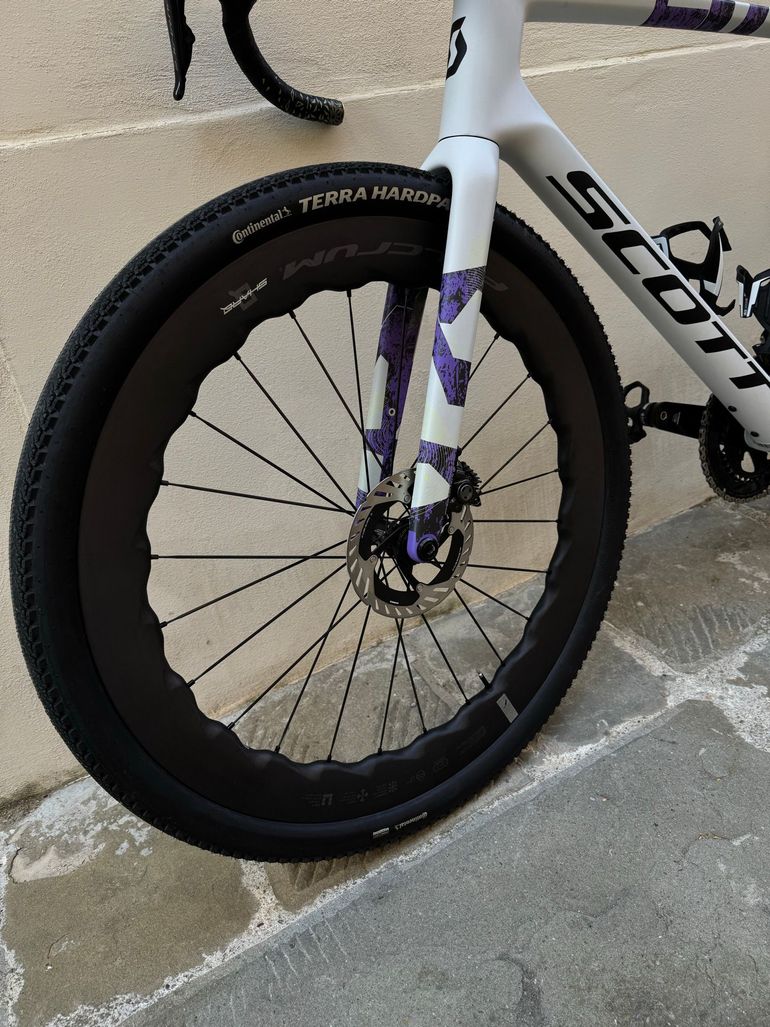Used Scott Addict Shimano Dura Ace Di2 2025 Road & Gravel, White — image 12 of 14