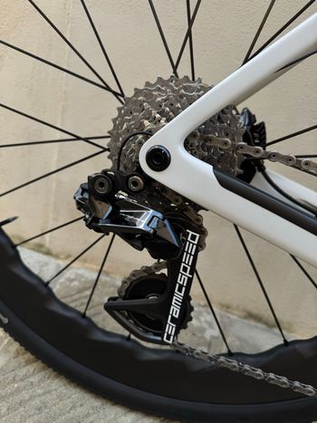 Used Scott Addict Shimano Dura Ace Di2 2025 Road & Gravel, White — image 5 of 14