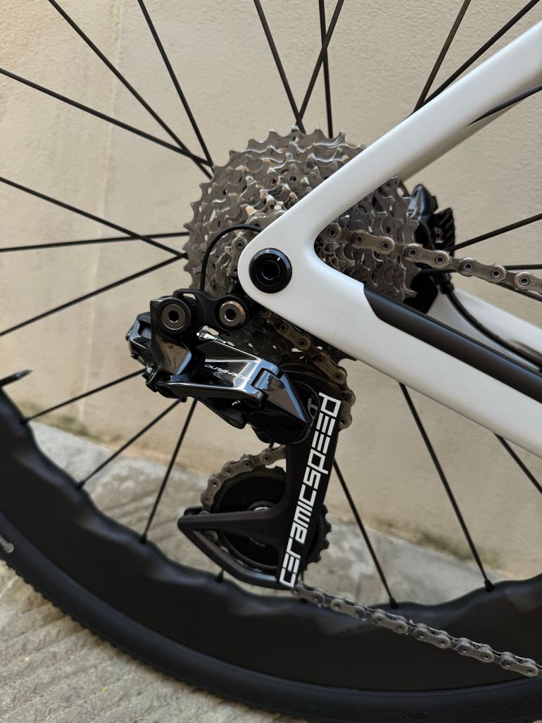 Used Scott Addict Shimano Dura Ace Di2 2025 Road & Gravel, White — image 5 of 14