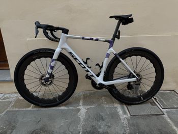Used Scott Addict Shimano Dura Ace Di2 2025 Road & Gravel, White — image 2 of 14