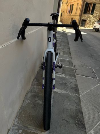 Used Scott Addict Shimano Dura Ace Di2 2025 Road & Gravel, White — image 9 of 14