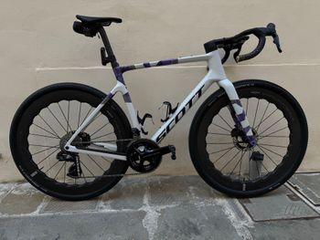 Używany Scott Addict Shimano Dura Ace Di2 2025 Road & Gravel
