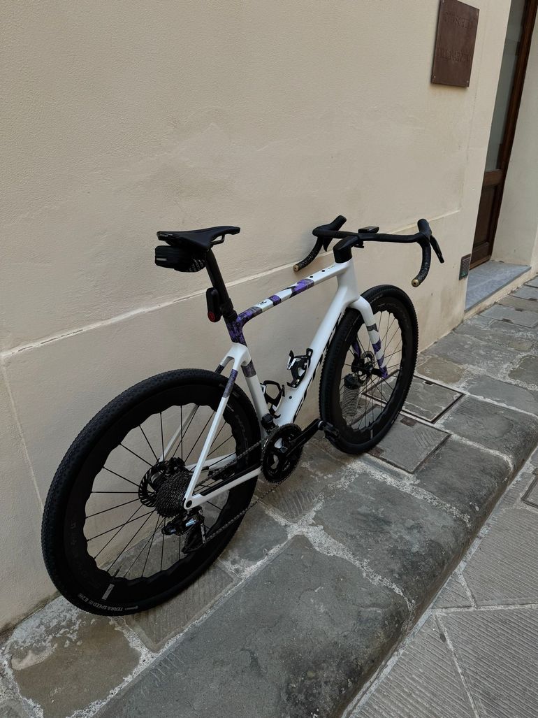 Used Scott Addict Shimano Dura Ace Di2 2025 Road & Gravel, White — image 7 of 14