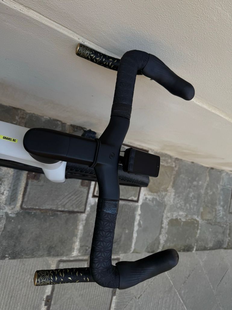 Used Scott Addict Shimano Dura Ace Di2 2025 Road & Gravel, White — image 6 of 14