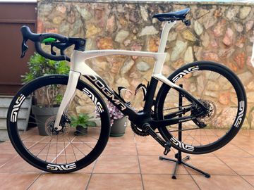 Tweedehands Pinarello Dogma SRAM Rival eTap AXS 2019 Road & Gravel