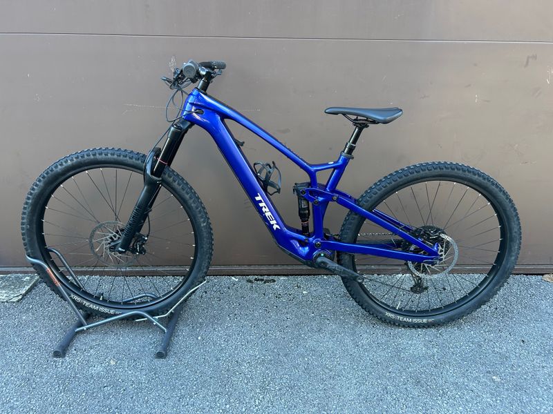 Trek Fuel EXe 9.5 2023 Mountainbike usato, Blu — immagine 2 di 4