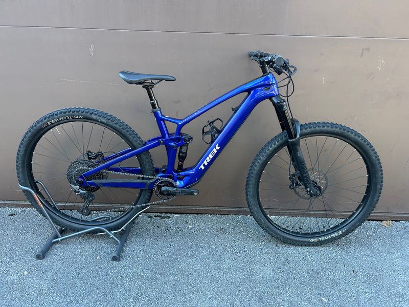 Trek Fuel EXe 9.5 2023 Mountainbike usato, Blu — immagine 1 di 4