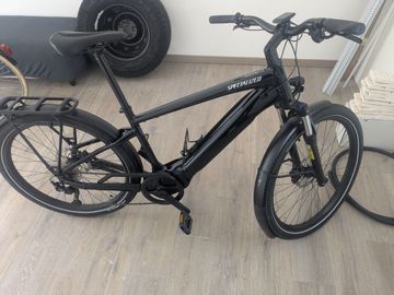Used Specialized Vado 2022 Mountainbike, Black, 27.5 (650B) — image 1 of 5
