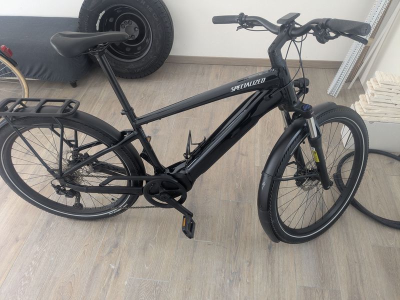 Used Specialized Vado 2022 Mountainbike, Black, 27.5 (650B) — image 1 of 5