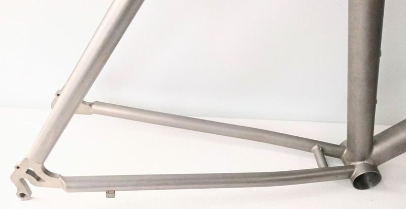 Vintage TITANIUM FRAME 26" Taille M Frameset 1990 Mountainbike de segunda mano, Gris claro — imagen 3 de 6