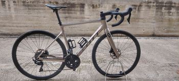 Used Scott Addict 30 2022 2022 Road & Gravel — image 1 of 10