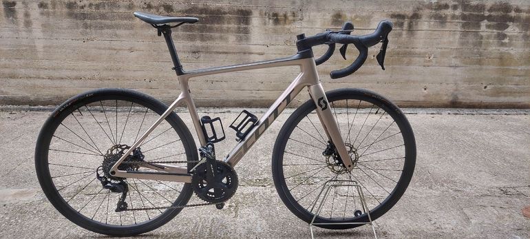 Used Scott Addict 30 2022 2022 Road & Gravel — image 1 of 10